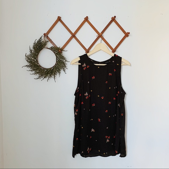 Who What Wear Tops - who what wear floral pattern sleeveless top